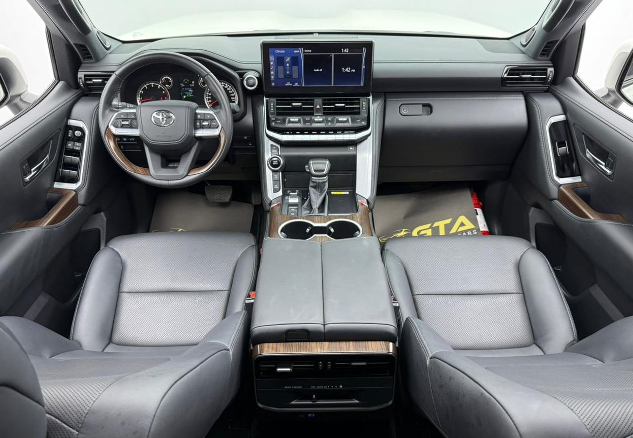Toyota Land Cruiser GXR 3.5L 2024 Toyota Land Cruiser GXR, Toyota Warranty+Service Contract+Full Service History ,GCC