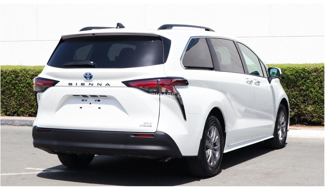 Toyota Sienna XLE Hybrid. Local Registration + 10%