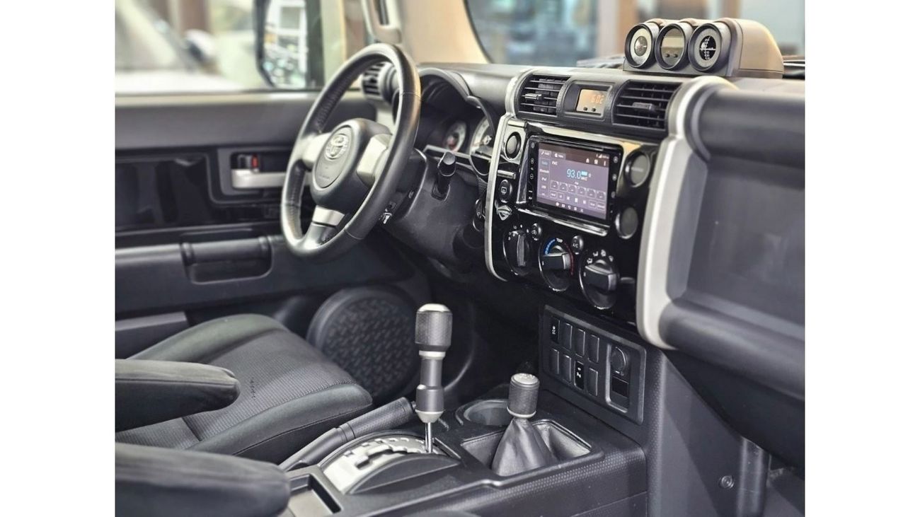 Toyota FJ Cruiser GXR 2018 GCC V6 FULL OPTION WITH WARRANTY