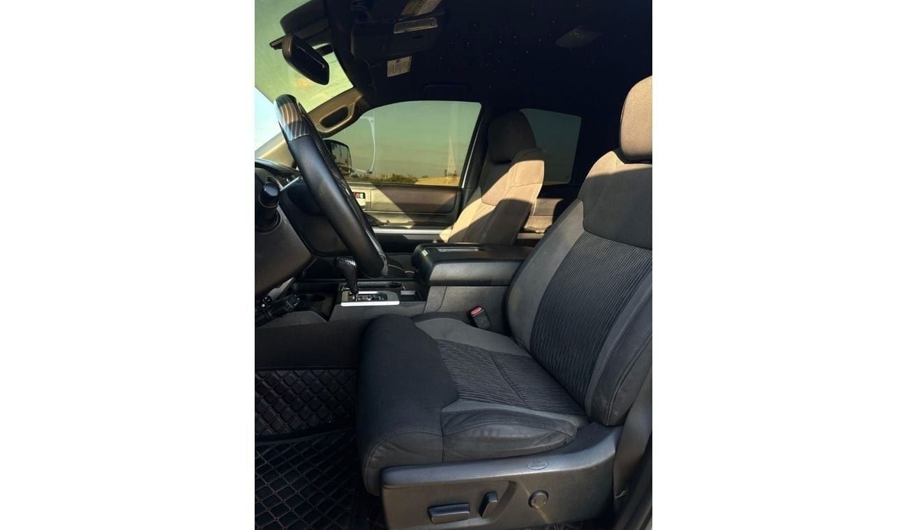 Toyota Tundra Crewmax SR5 5.7L