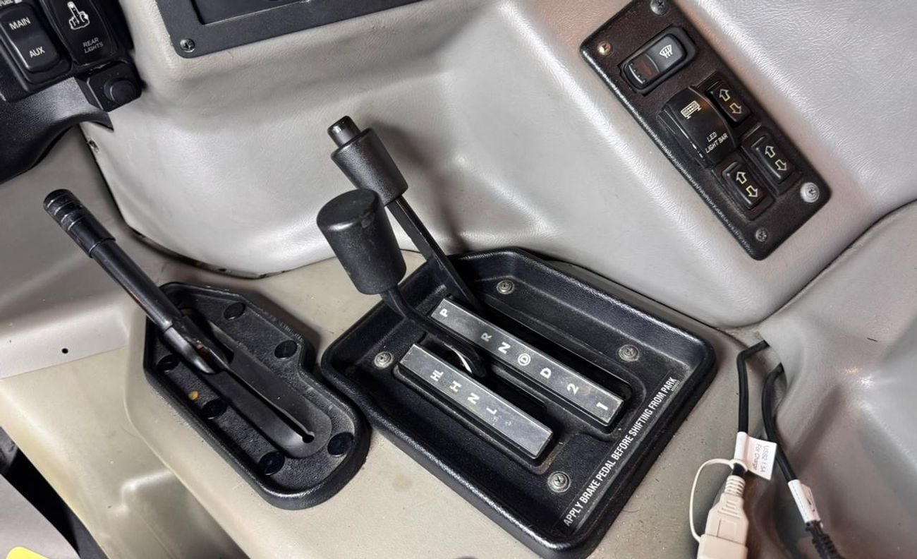 Hummer H1 2002 Hummer H1, Apple CarPlay, Android Auto, Excellent Condition, American Specs