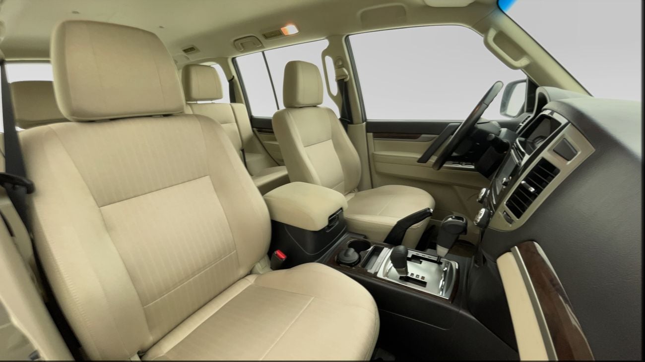 ميتسوبيشي باجيرو GLS LOWLINE 3.5 | بدون دفعة مقدمة | اختبار القيادة في المنزل