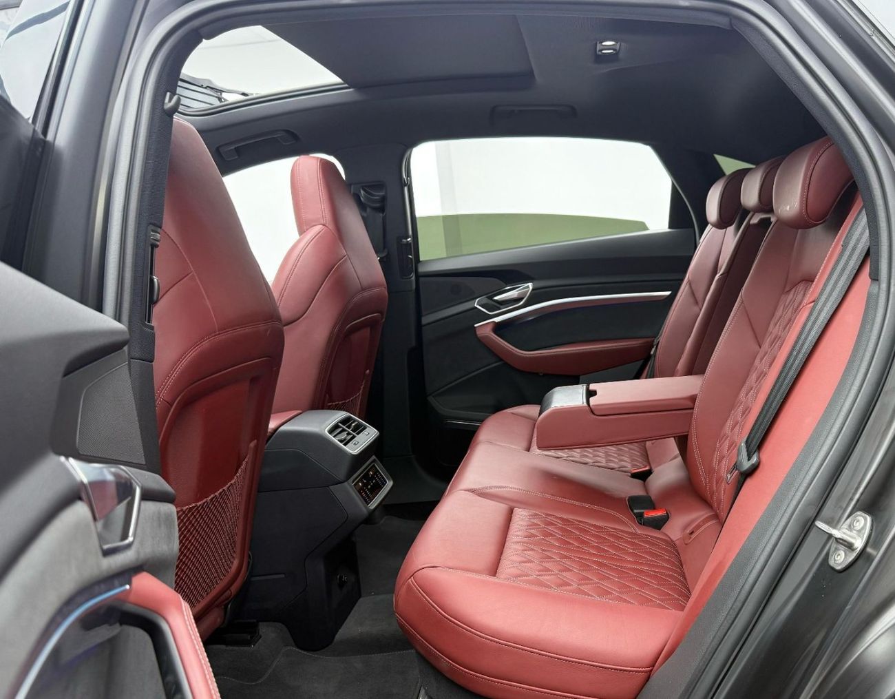 Audi etron S 95kWh (496 HP) 2023 Audi E-Tron S,ِ ِ2027Audi Warranty + Service Pack, Excellent Condition, GCC