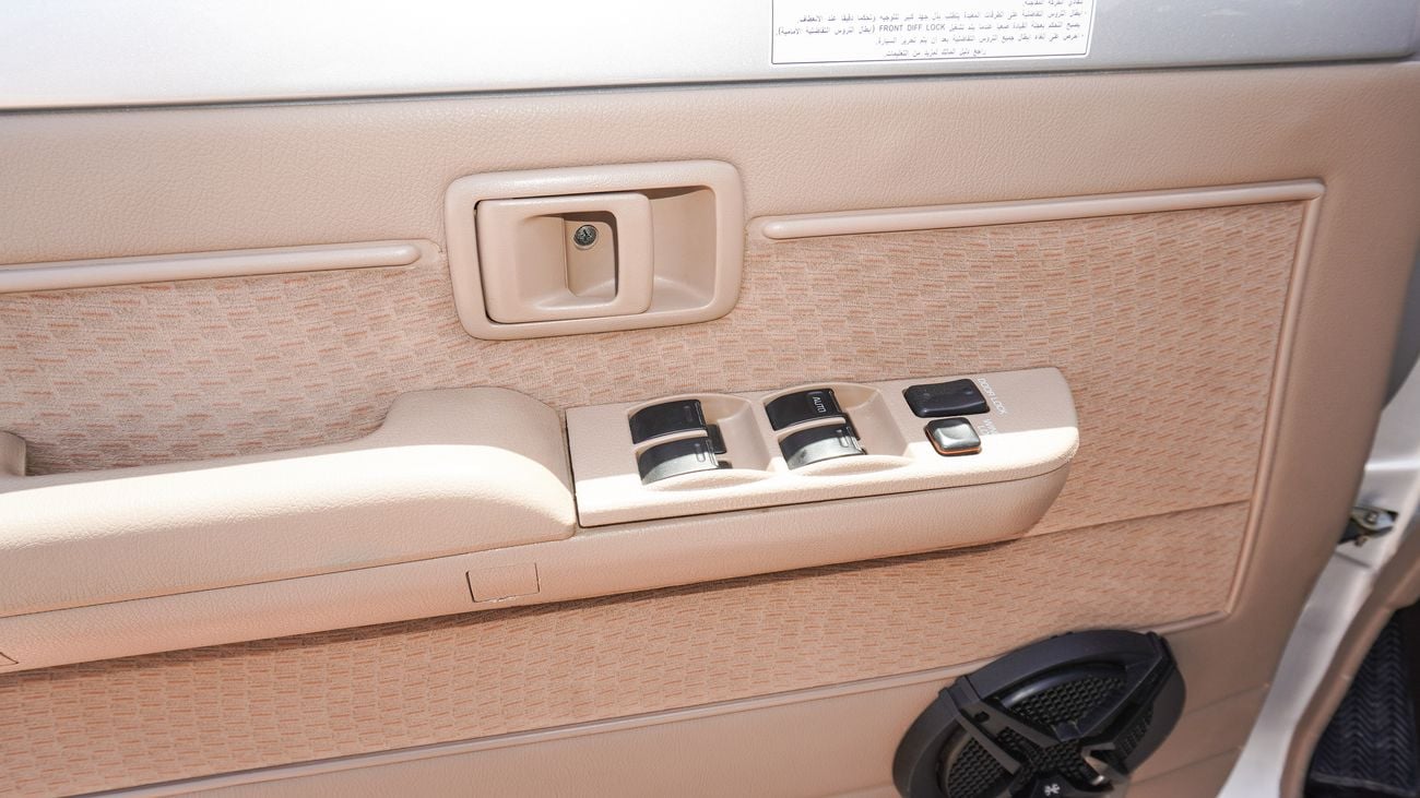 Toyota Land Cruiser Pick Up LX 4.0L V6 Double Cabin M/T