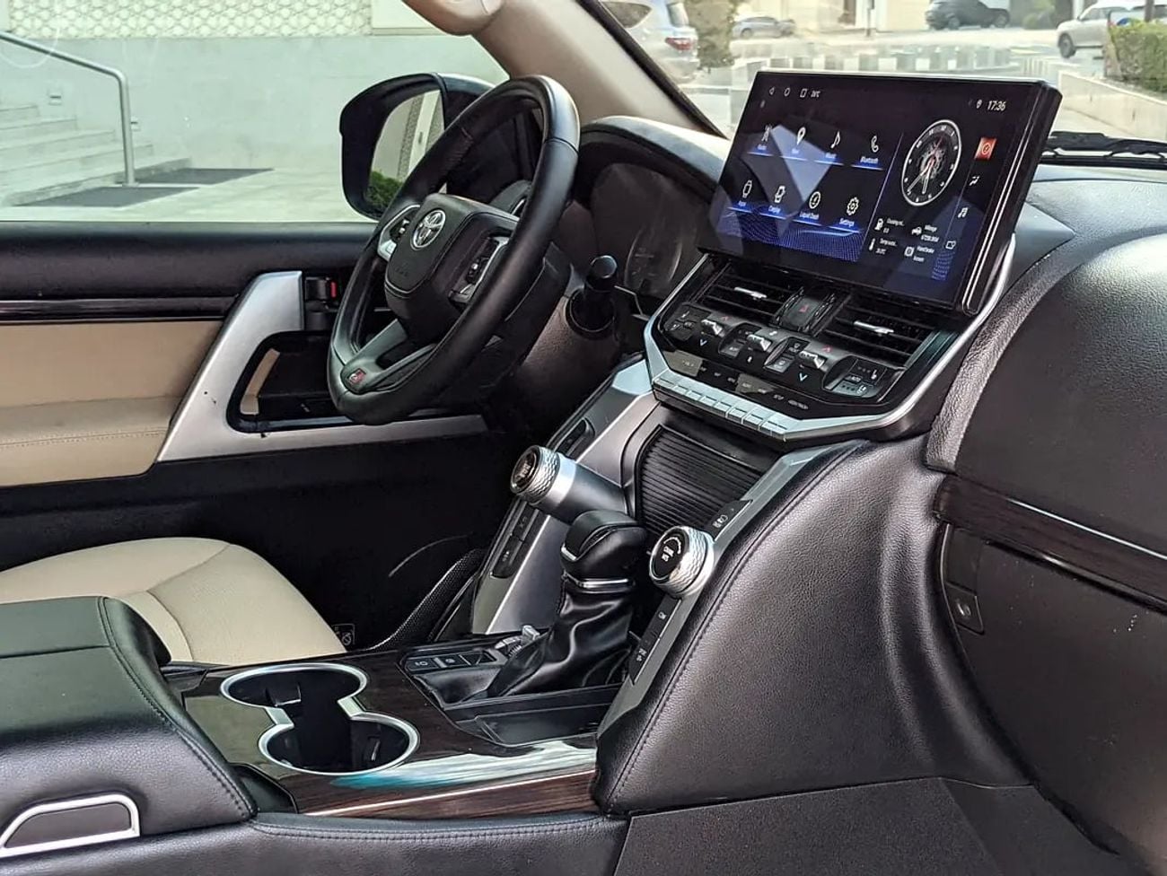 Toyota Land Cruiser GXR FACELIFTED WITH INTERIOR AND EXTERIOR GCC IN EXCELLENT CONDITION