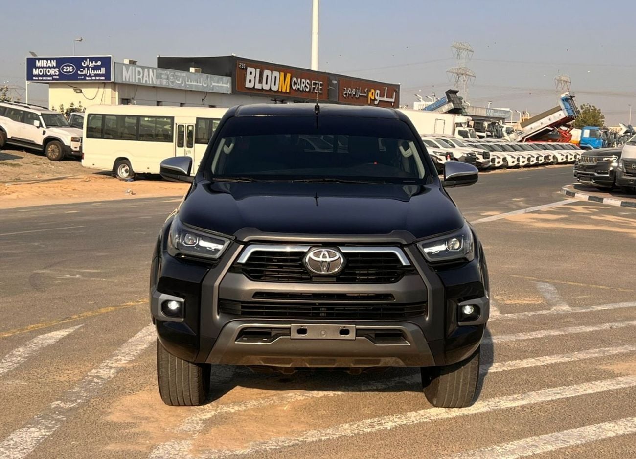 Toyota Hilux 2019 Toyota Hilux GL Adventure Modified - 2.7L V4 GCC- AWD 4x4- Rear Camera - Push start - Patrol -