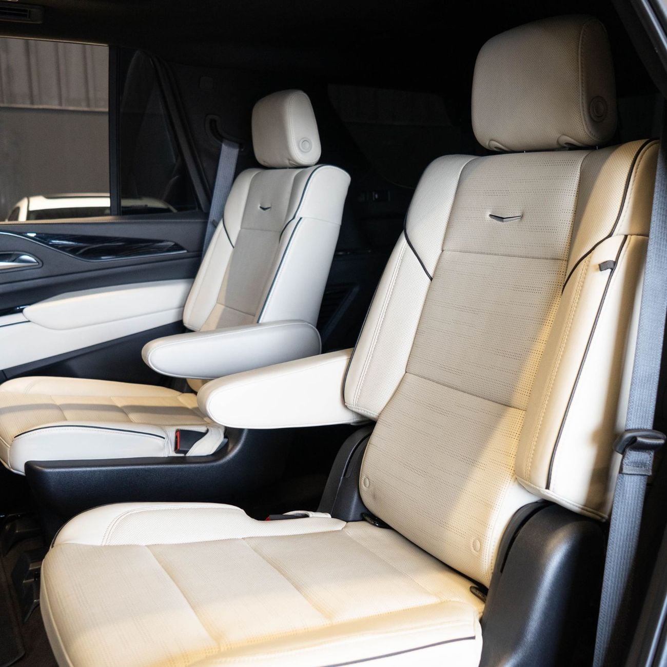 Cadillac Escalade Premium Luxury 6.2L AWD AED 4,599 P.M • 0% Downpayment • Cadillac Escalade Premium Luxury  • 1 Year
