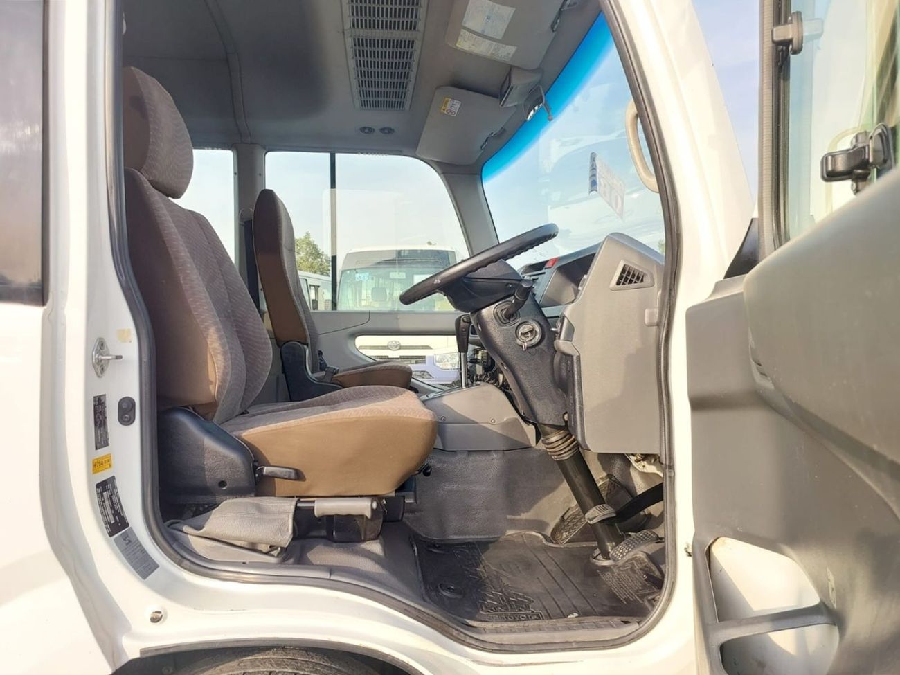 Toyota Coaster TOYOTA COASTER BUS RHD 2017 MODEL 4.0 L DIESEL AUTOMATIC(PM00207)