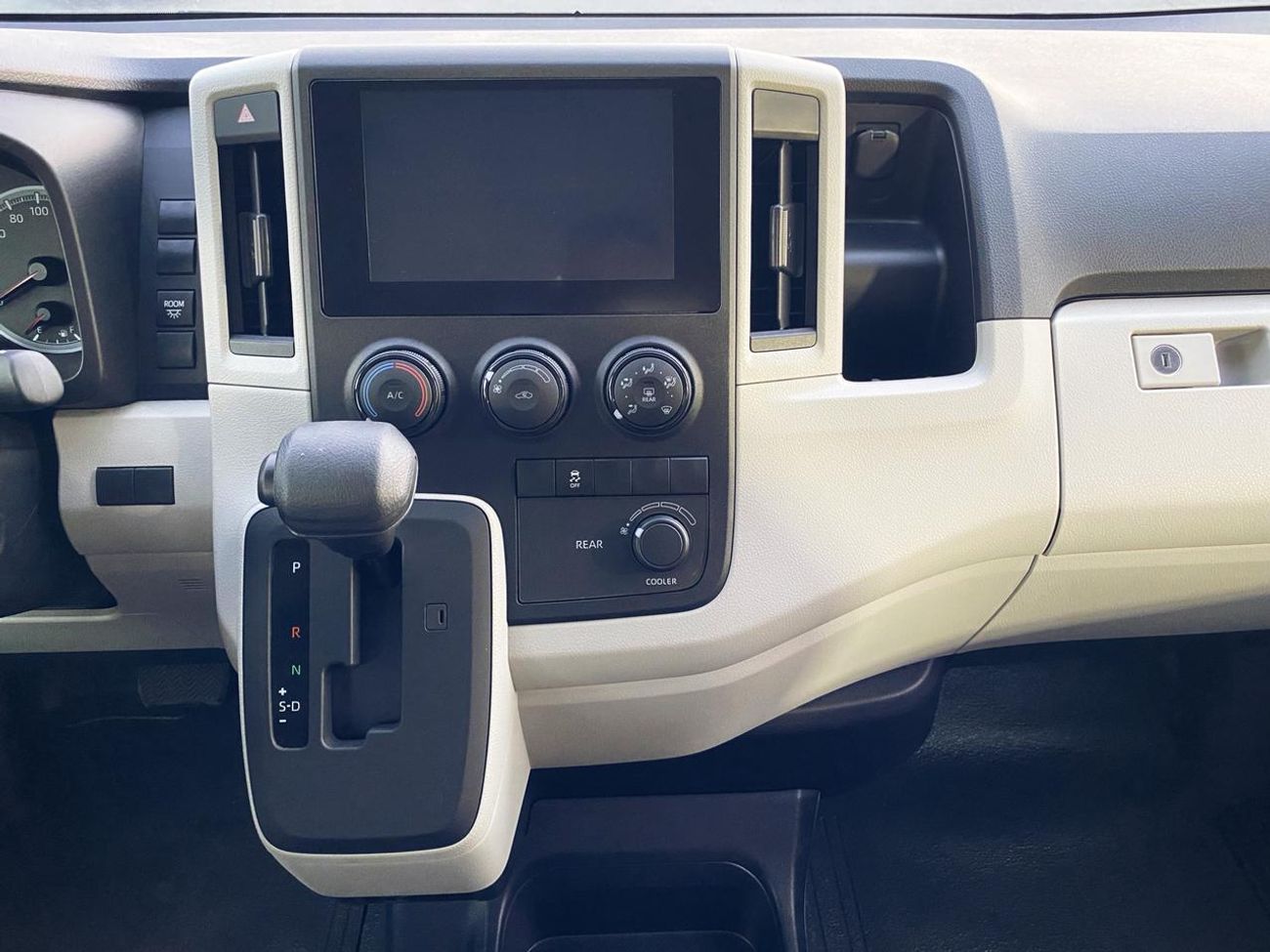 تويوتا هاياس Commuter 2.8L