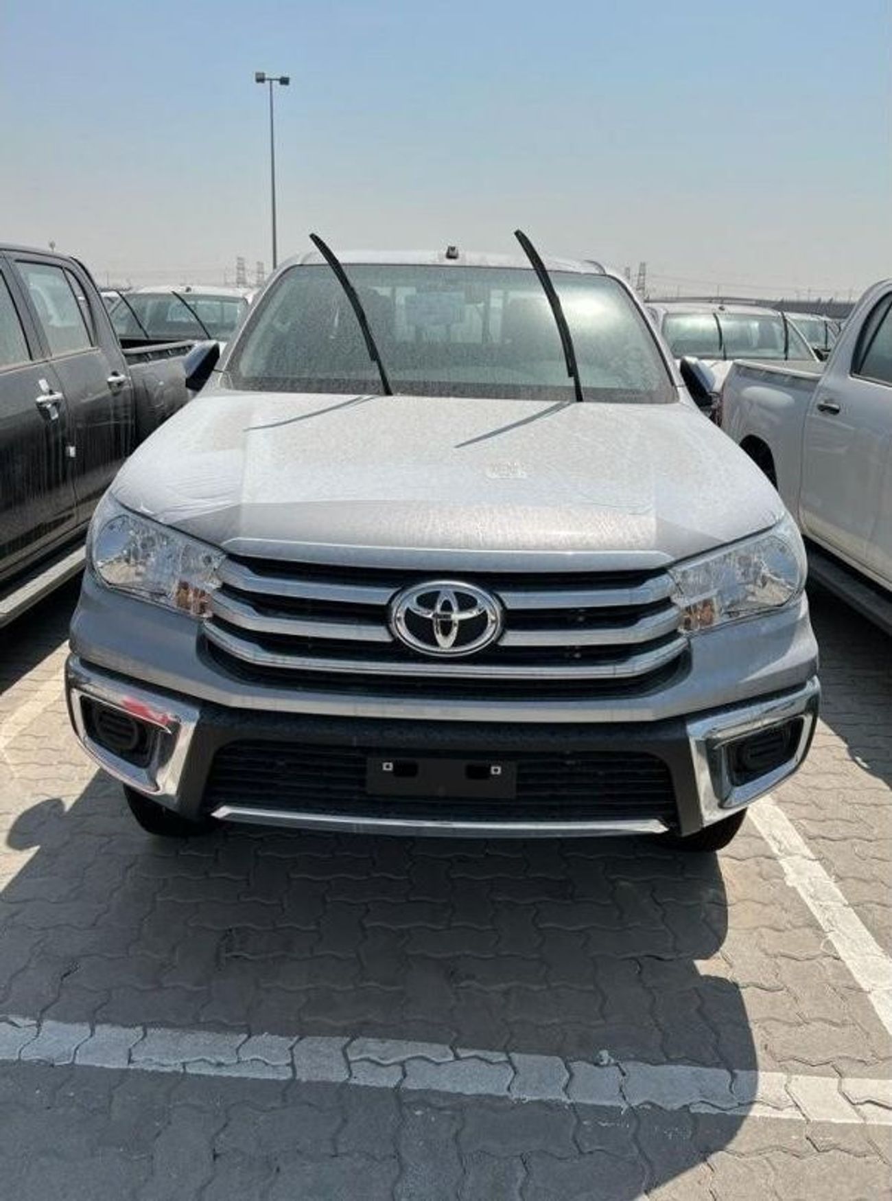 تويوتا هيلوكس HILUX STANDARD BASIC OPTION 2.7L PETROL  FOR EXPORT ONLY