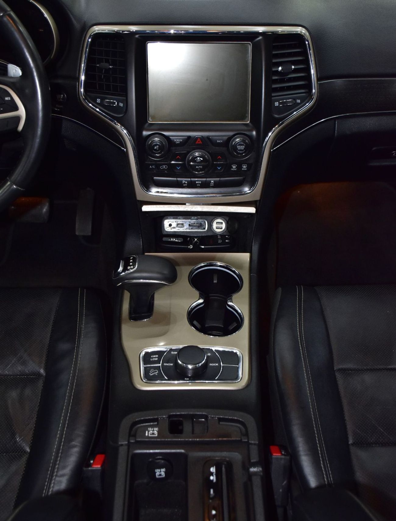جيب جراند شيروكي LIMITED EXCELLENT DEAL for our Jeep Grand Cherokee Limited 4x4 ( 2015 Model ) in Grey Color GCC Specs