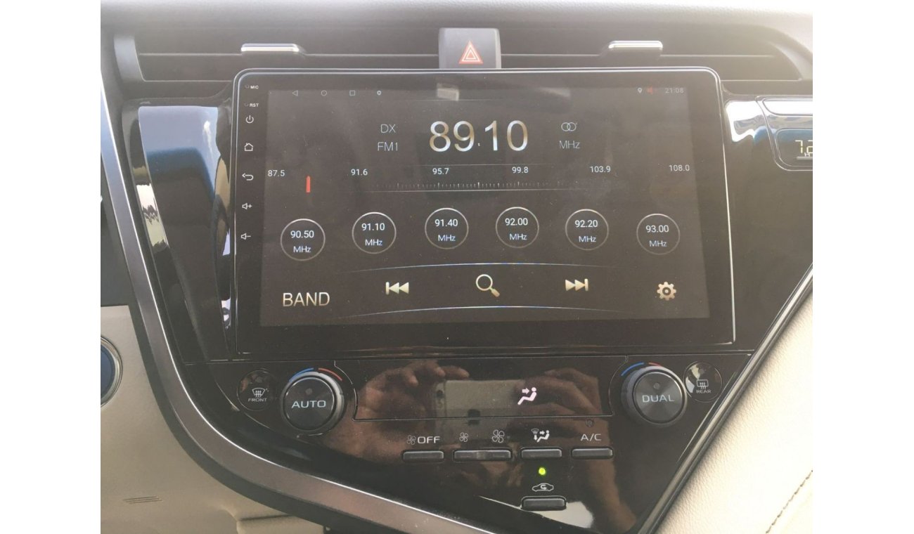 تويوتا كامري LE تويوتا كامري LE (AXVH71) 2.5 لتر سيدان هجين دفع أمامي 4 أبواب لون أبيض 2020 موديل دفع بدء ناقل حر