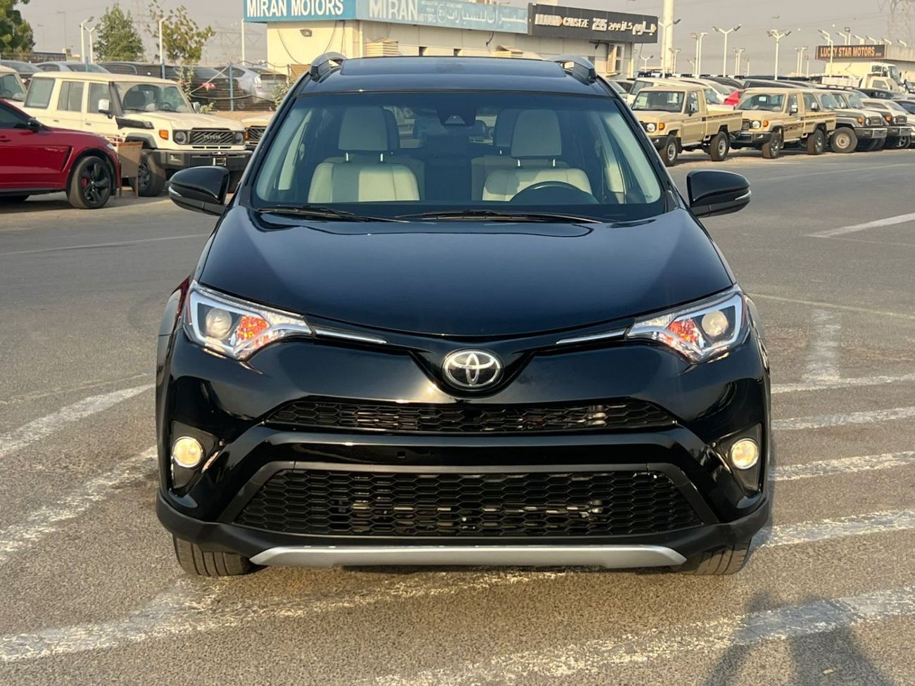Toyota RAV4 2018 Toyota RAV4 XLE - 2.5L V4-RearCam-AWD 4x4 - Push Start -Leather seat Sunroof - Mileage-