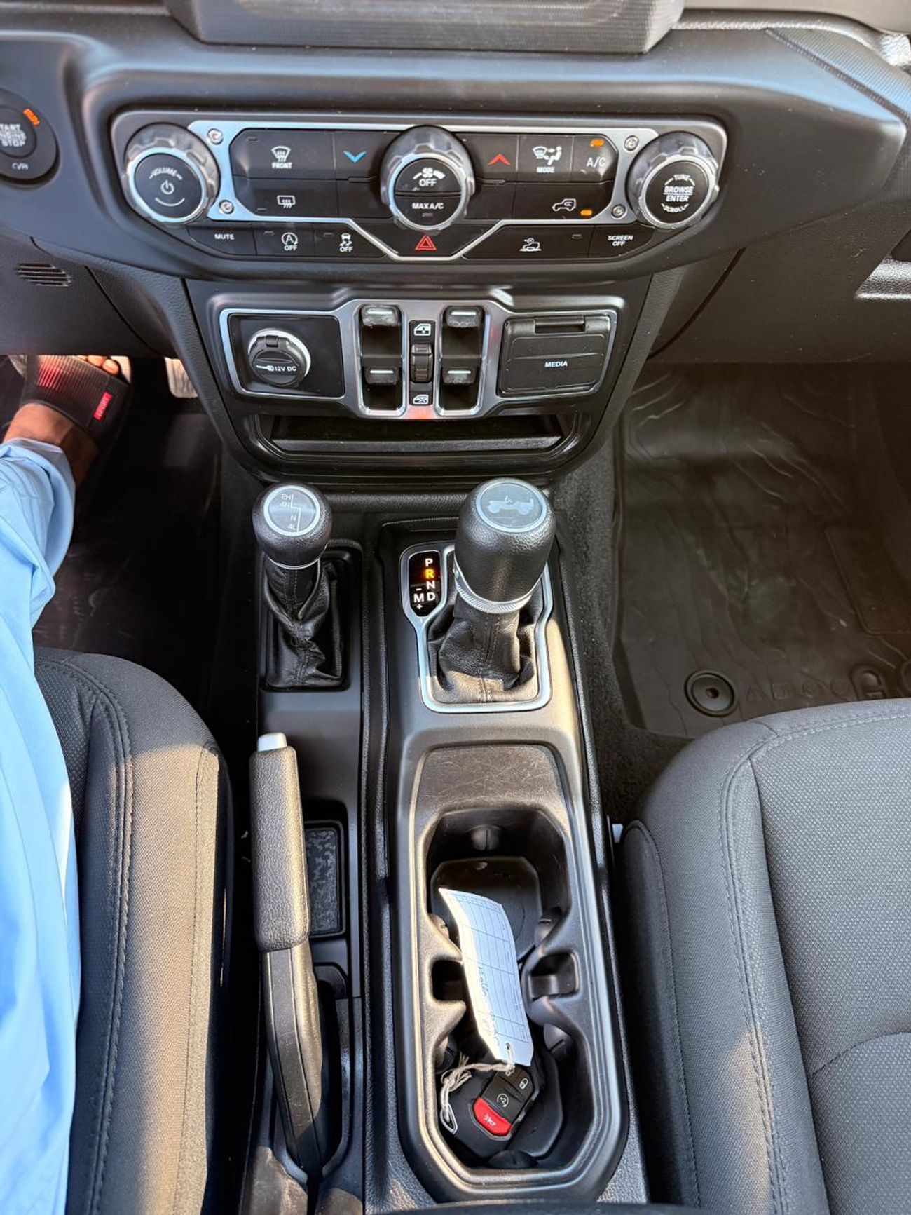 Jeep Wrangler Unlimited Sport 3.6L A/T