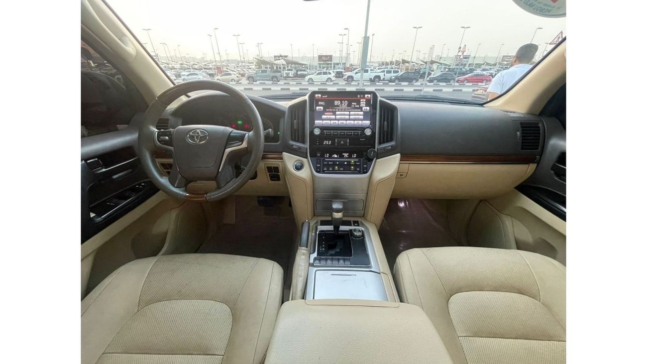 Toyota Land Cruiser 2016 Toyota Land Cruiser GXR (J200), 5dr SUV, 4.6L 8cyl Petrol, Automatic, Four Wheel Drive. clean c