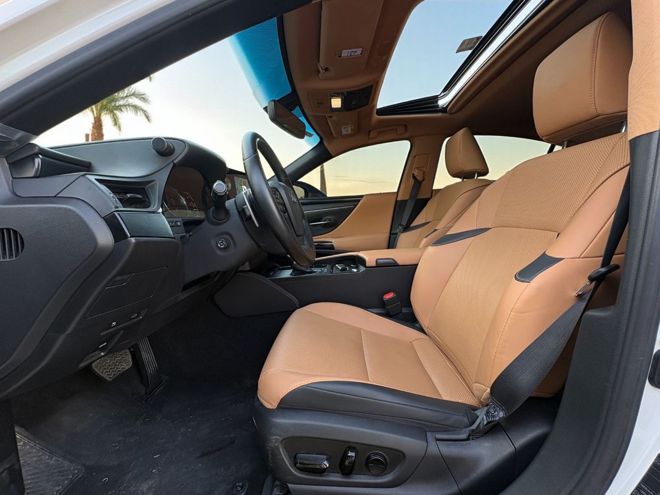 لكزس ES300h PREMIER 2.5L HYBRID | 2023 | GCC SPECS | Agency Warranty | FSH | AED 2,240 per month