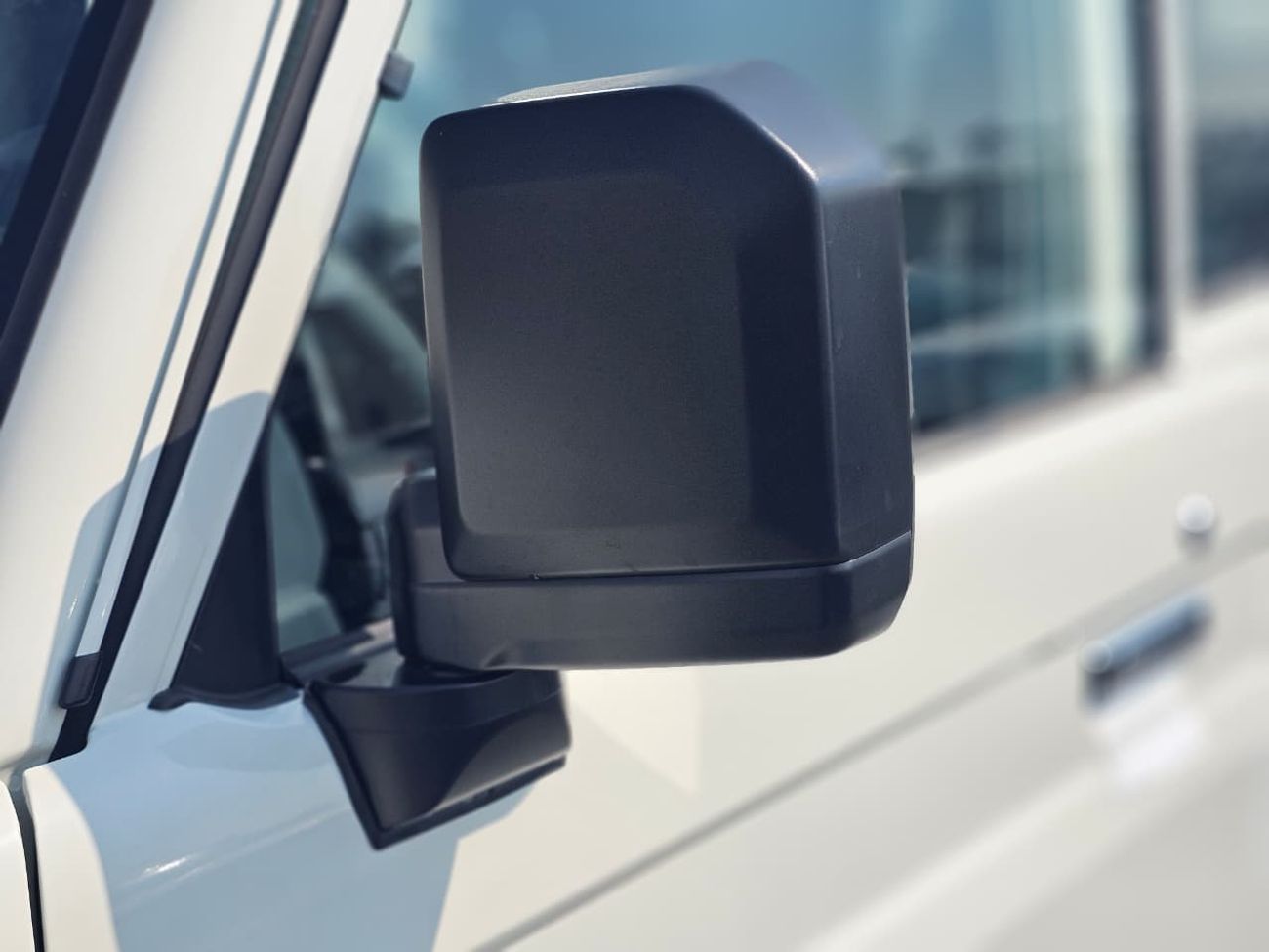 تويوتا لاند كروزر بيك آب DC 4.2L DIESEL MANUAL TRANSMISSION ( FOR RE-EXPORT ONLY )