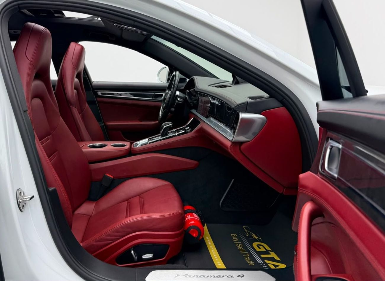 Porsche Panamera 4 SPORT TURISMO 2018 Porsche Panamera 4 Turismo, Full Porsche Service History, Sport Chrono Package, GCC