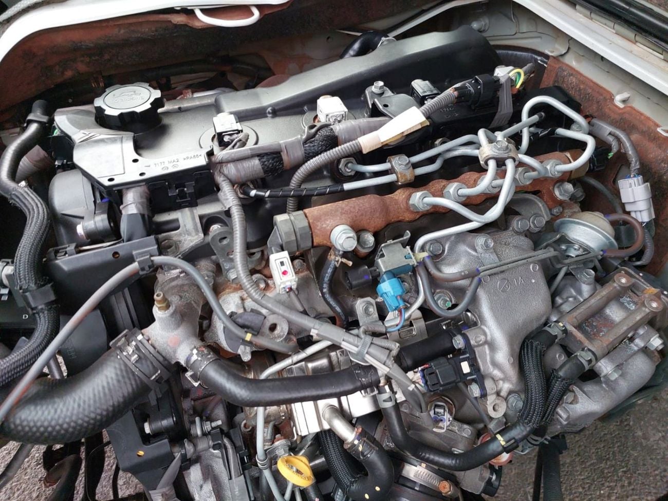 Toyota Hiace TOYOTA HIACE COMMUTER VAN RHD 2018 MODEL 3.0 L DIESEL AUTOMATIC(PM36297)