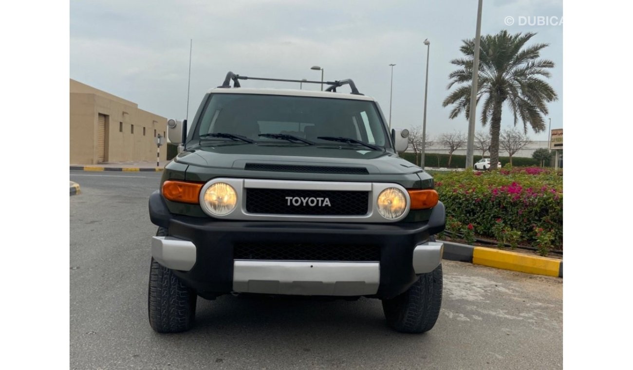 Toyota FJ Cruiser Toyota FG model 2012 USA 5 seat Very celen car  - AED 47,000 KM 210,000 call 00971527887500