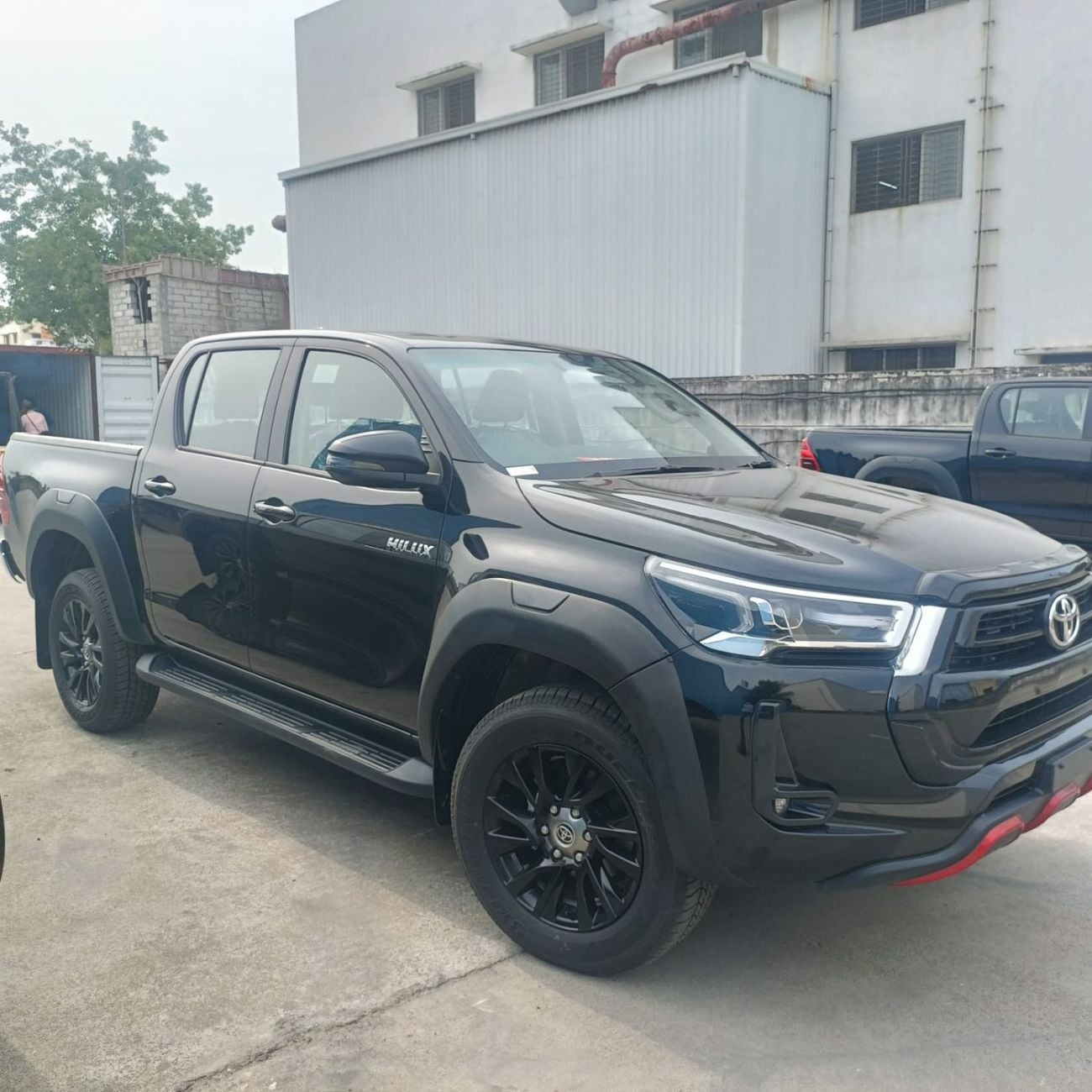 تويوتا هيلوكس DC 2.8L RIGHT HAND DRIVE DIESEL AUTOMATIC TRANSMISSION