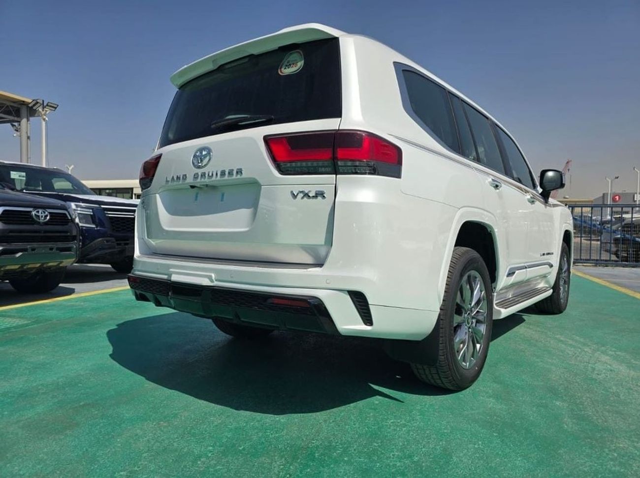 تويوتا لاند كروزر تويوتا لاندكروزر LC300 موديل 2026 فئة VXR محرك 3.5 لتر – اللون الأبيض