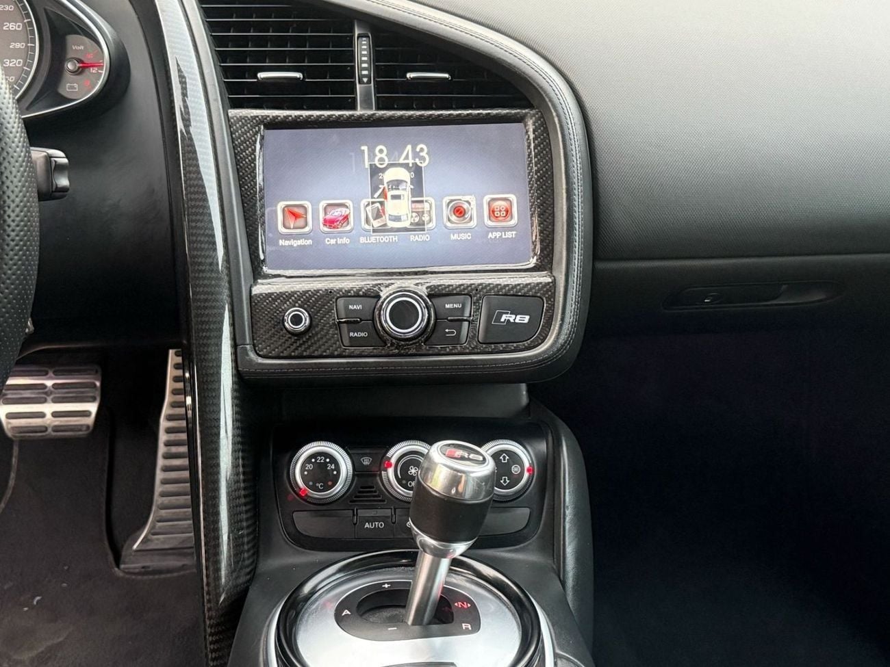 أودي R8 FSI Audi R8 V8 FSI 2015 GCC Specs - Pristine Condition Full Service History in perfect condition