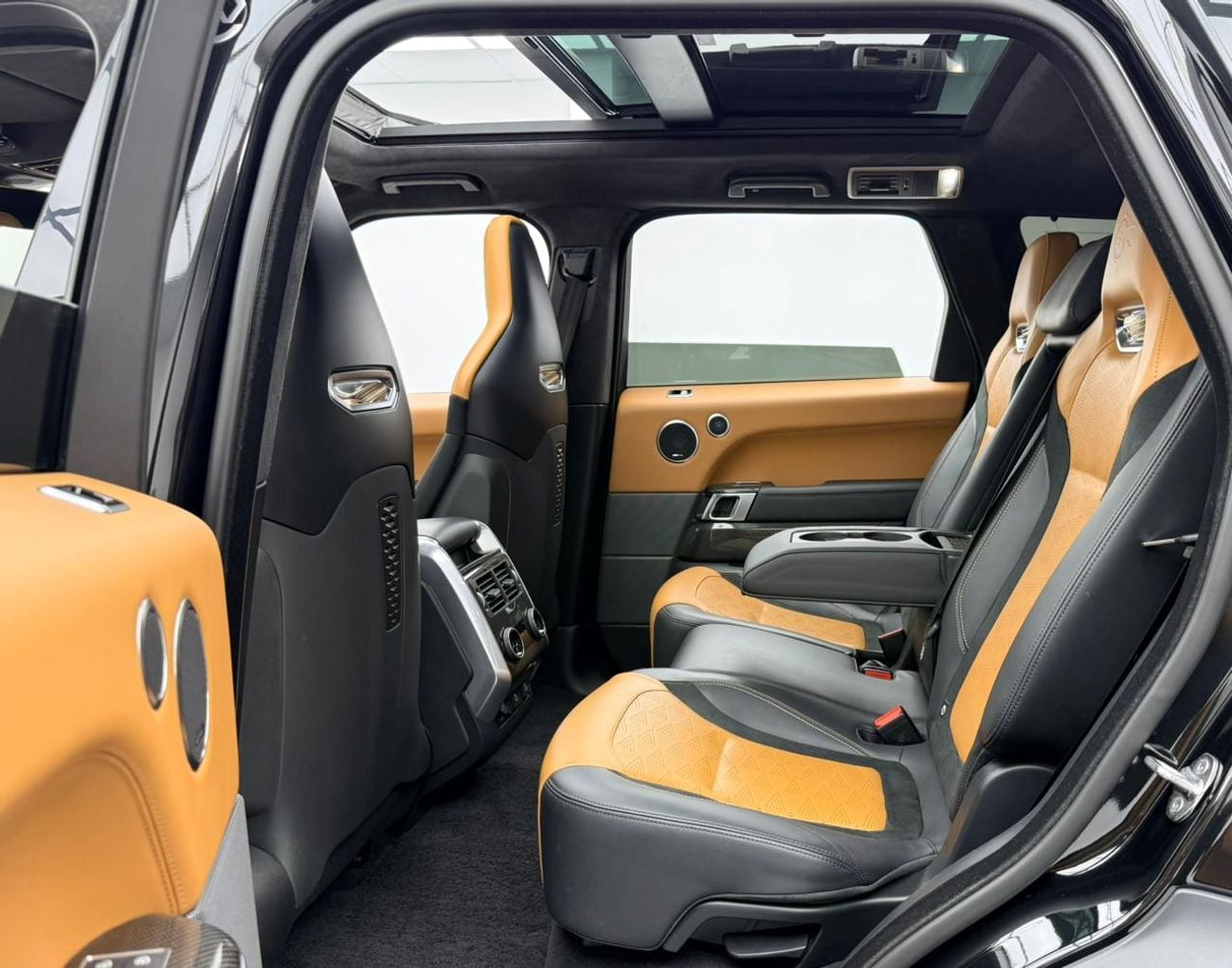 لاند روفر رينج روفر سبورت 2022 Range Rover Sport SVR, 2027 RR Warranty + Service Pack, Full RR Service History, GCC