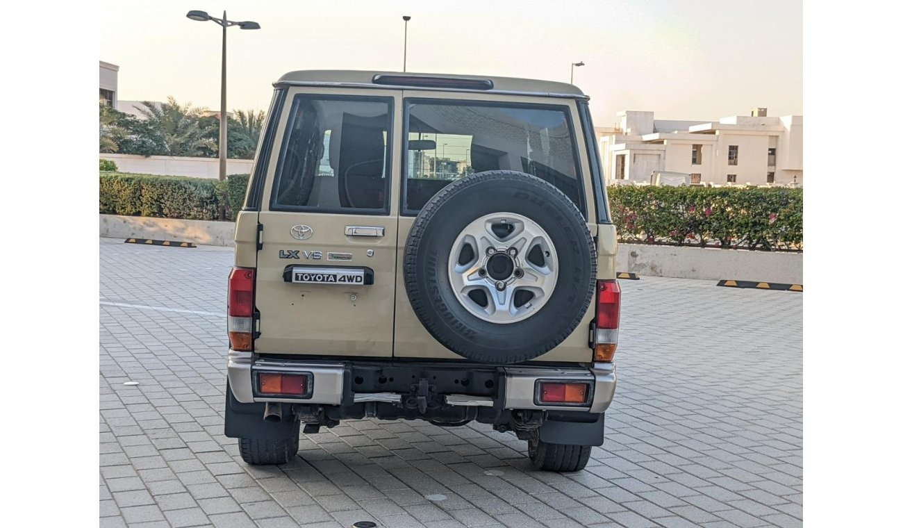 تويوتا لاند كروزر هارد توب Land Cruiser Hardtop LHD model 2013