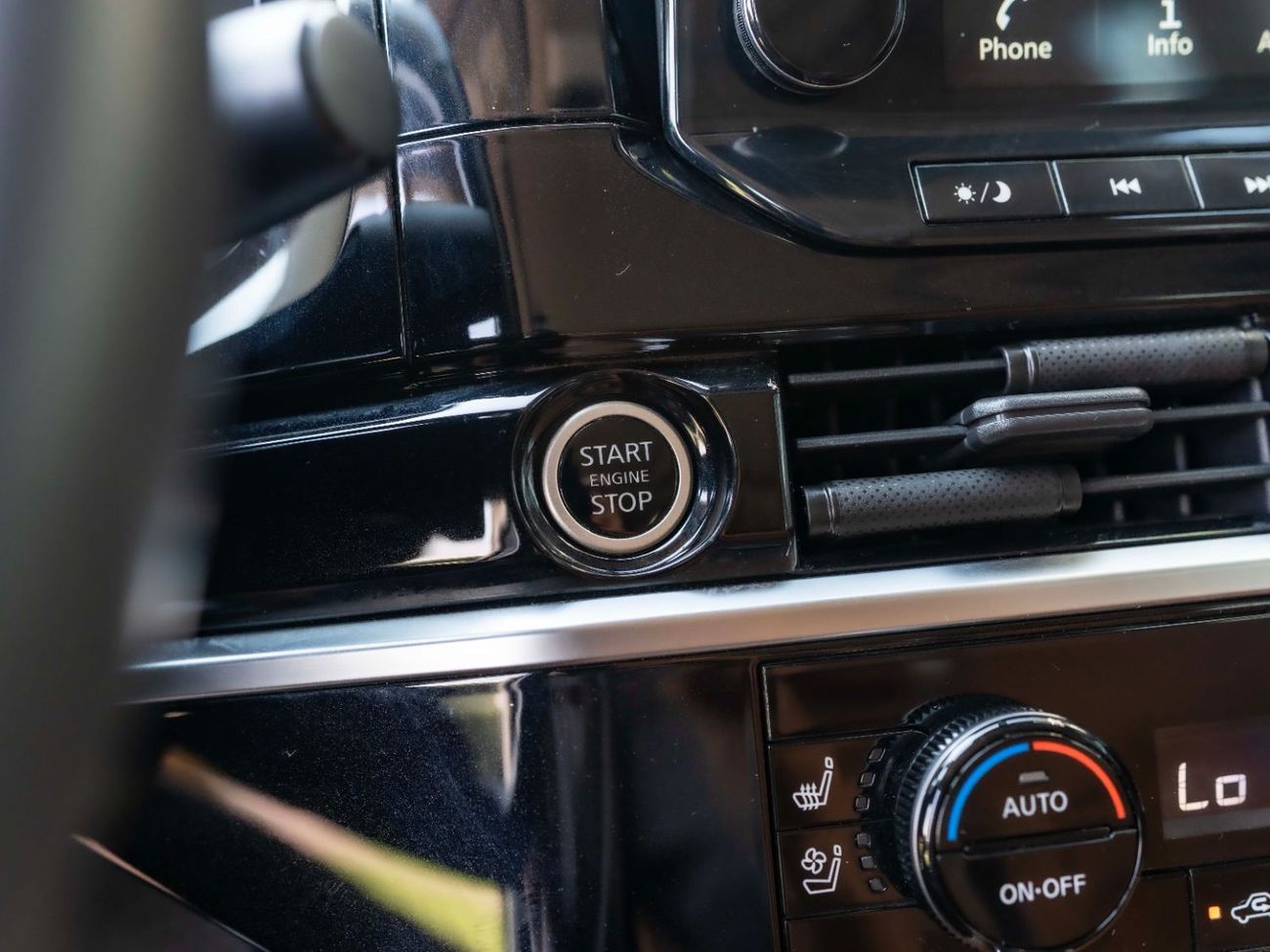 نيسان باثفايندر SL 3.5L (7 Seater)