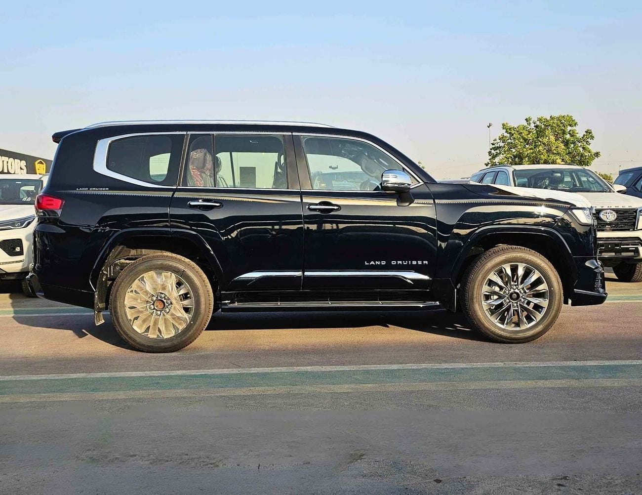 Toyota Land Cruiser 3.3L Diesel Top Variant With RADAR | HUD | BIG DVD | JBL | GCC Specs (CODE # VXR-Z)