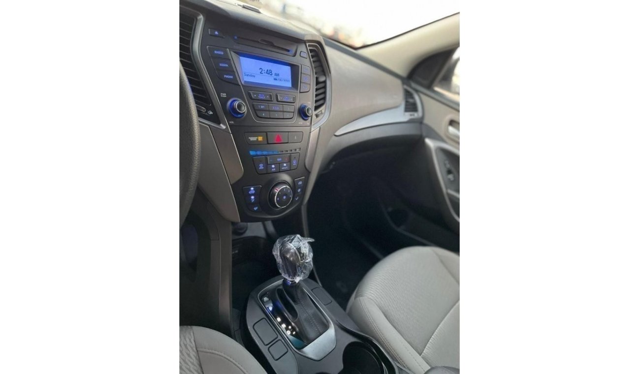 هيونداي سانتا في *Clean Title 2016 Hyundai Santa Fe Sports 2.4L V4 - - UAE PASS