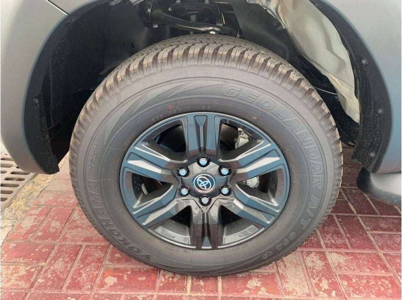 Toyota Hilux 2025 TOYOTA HILUX SR5 4.0L V6 WHITE AND BLACK AVAILABLE