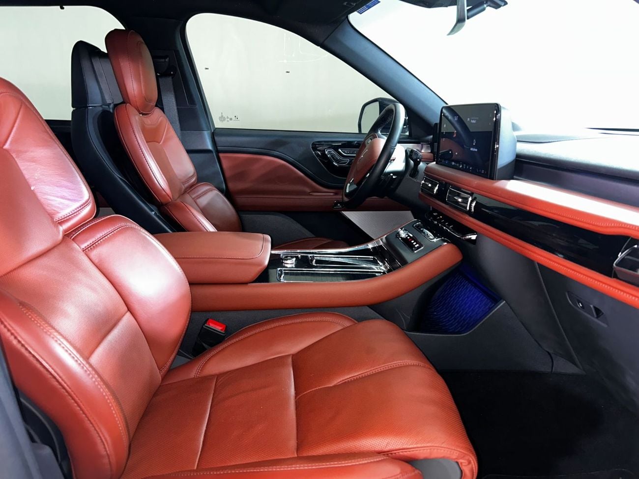 Lincoln Aviator RESERVE AVI425 / AL TAYER MOTORS AL QOUZ SHOWROOM