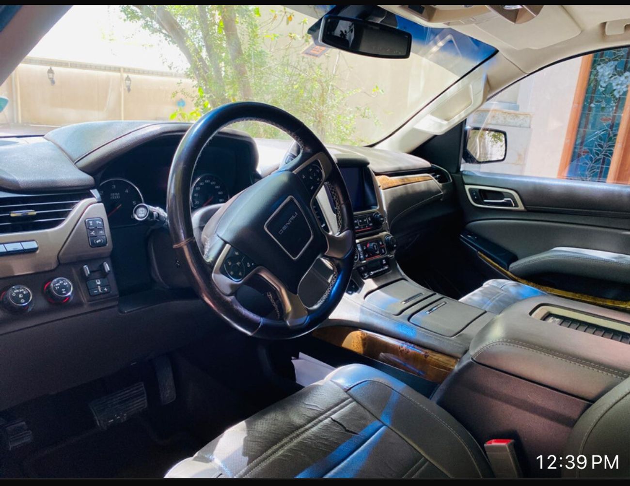 GMC Yukon Denali 6.2L (8 Seater)