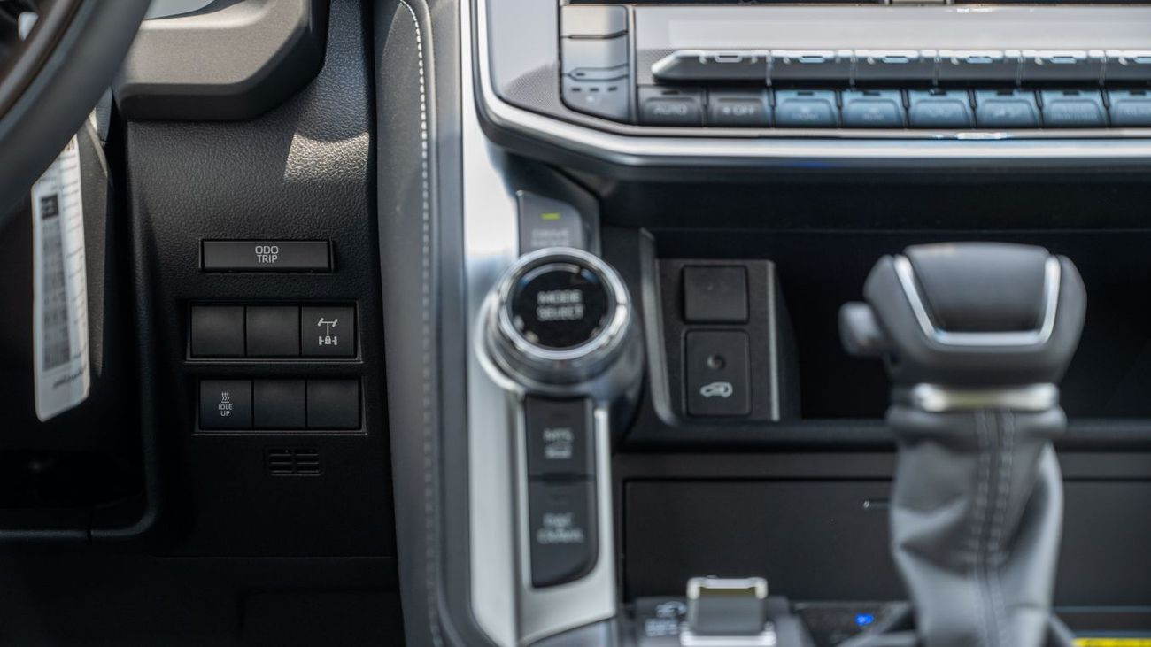 تويوتا لاند كروزر TOYOTA LANDCRUISER 3.3 GXR MID A -2025YM