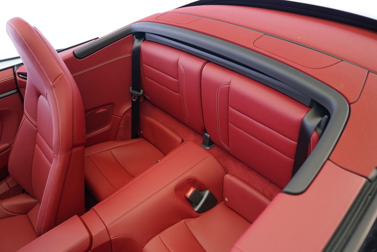 بورش 911 Carrera GTS 3.0L (450 HP) Convertible