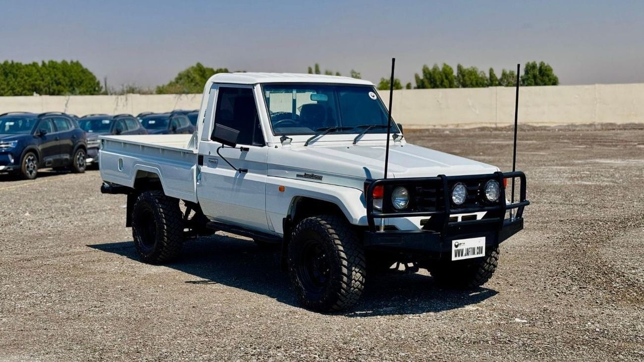 تويوتا لاند كروزر بيك آب SINGLE CABIN | BULL BAR WITH LED LIGHTS | RHD | 1992 | 4.2L DIESEL ENGINE | MANUAL TRANSMISSION | 4W