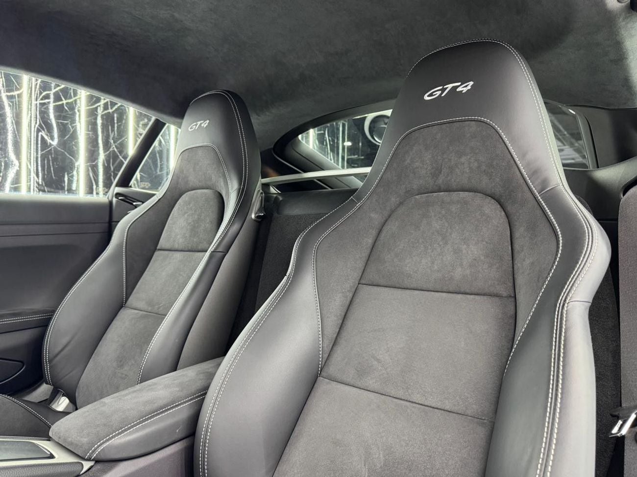 بورش كايمان 718 GT4 4.0L (420 HP) M/T