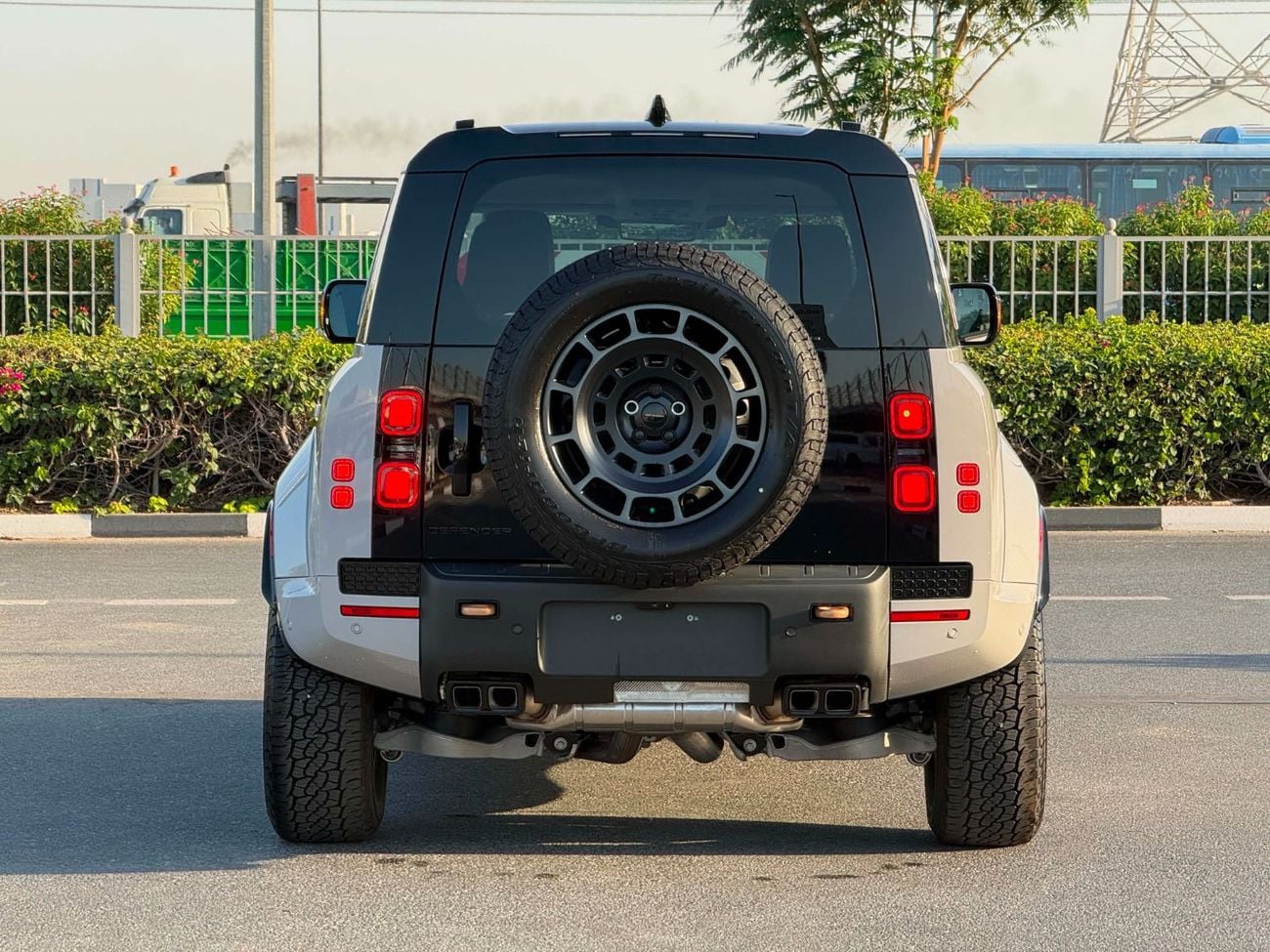 لاند روفر ديفندر **2026**CANADA SPEC  BRAND NEW