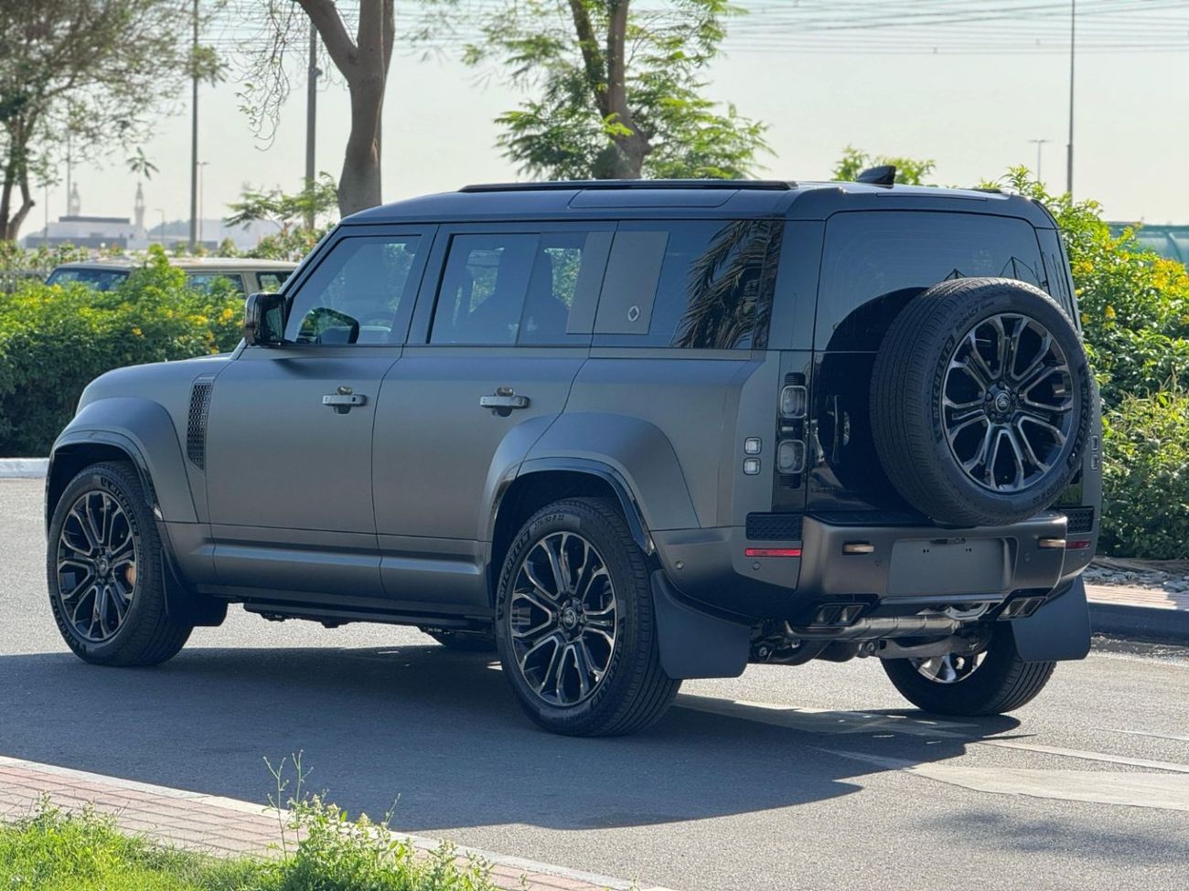 Land Rover Defender GCC SPEC OCTA EDITION UNDER WARRANTY AND SERVICE