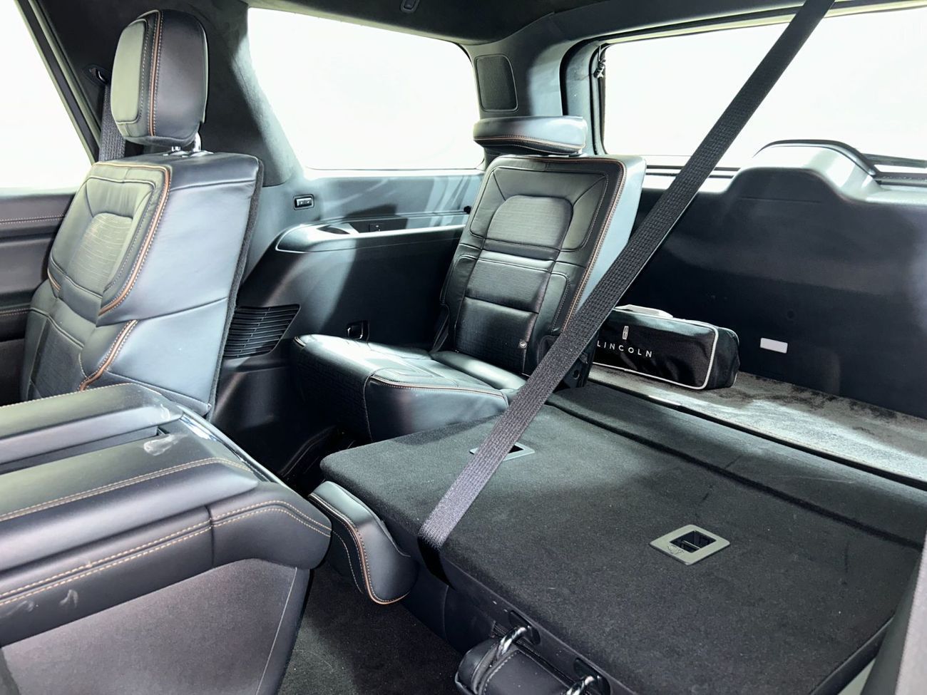 Lincoln Navigator PRESIDENTIAL 3.5L N1923 / AL TAYER MOTORS / AL QOUZ SHOWROOM