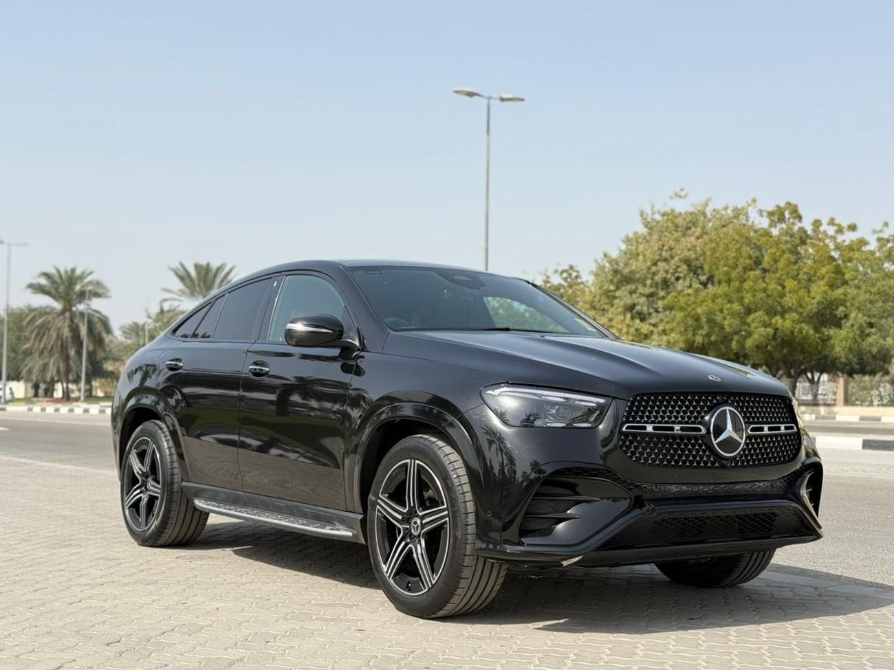 مرسيدس بنز GLE 450 Mercedes-Benz GLE 450 Petro engine 2025 black colour RHD