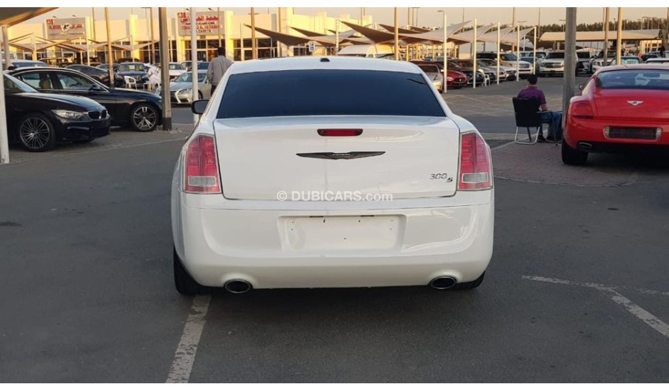 كرايسلر 300s موديل 2013 فل مواصفات كراسي جلد ومثبت سرعه وتحكم كهربي كامل ونظام صوت ممتاز وكاميرا خلفيه ومدخ