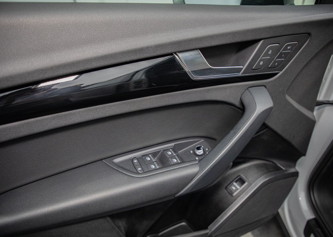 Audi Q5 45 TFSI Quattro S Line 2.0L (252 HP)