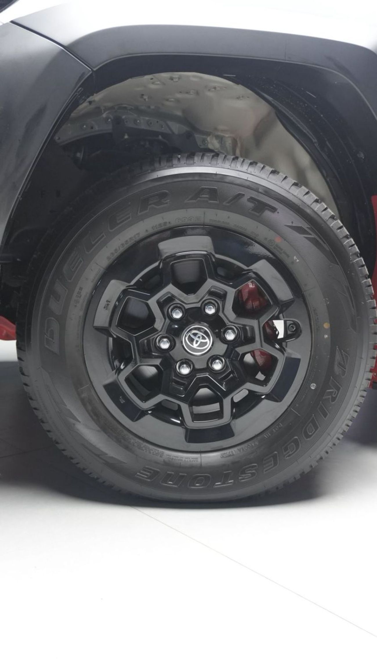 Toyota Hilux GR Sport 4.0L Hilux GR Sport - Saudi Specs 4.0L - 2025