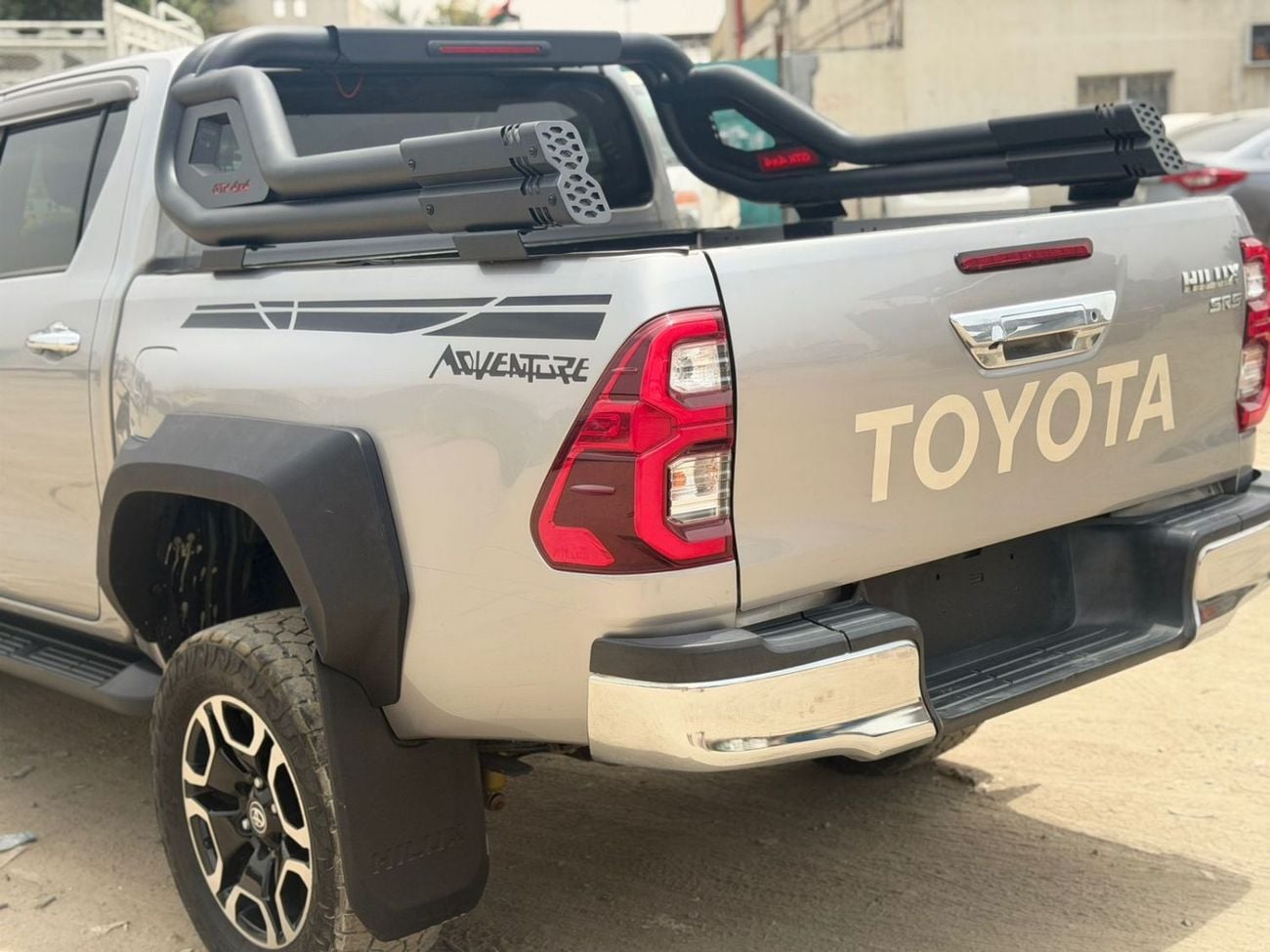 Toyota Hilux diesel 2.8 liter ,right hand drive ,automatic gear ,only for export