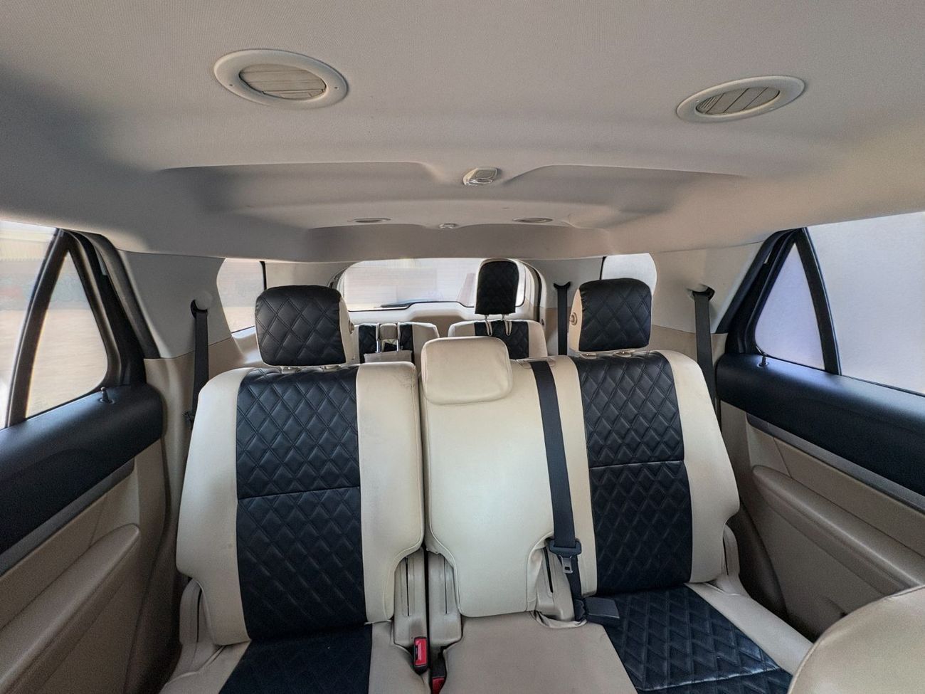 Ford Explorer FWD 3.5L V6 A/T | 2016 | GCC SPECS | WHITE EXTERIOR | AED 870 per month