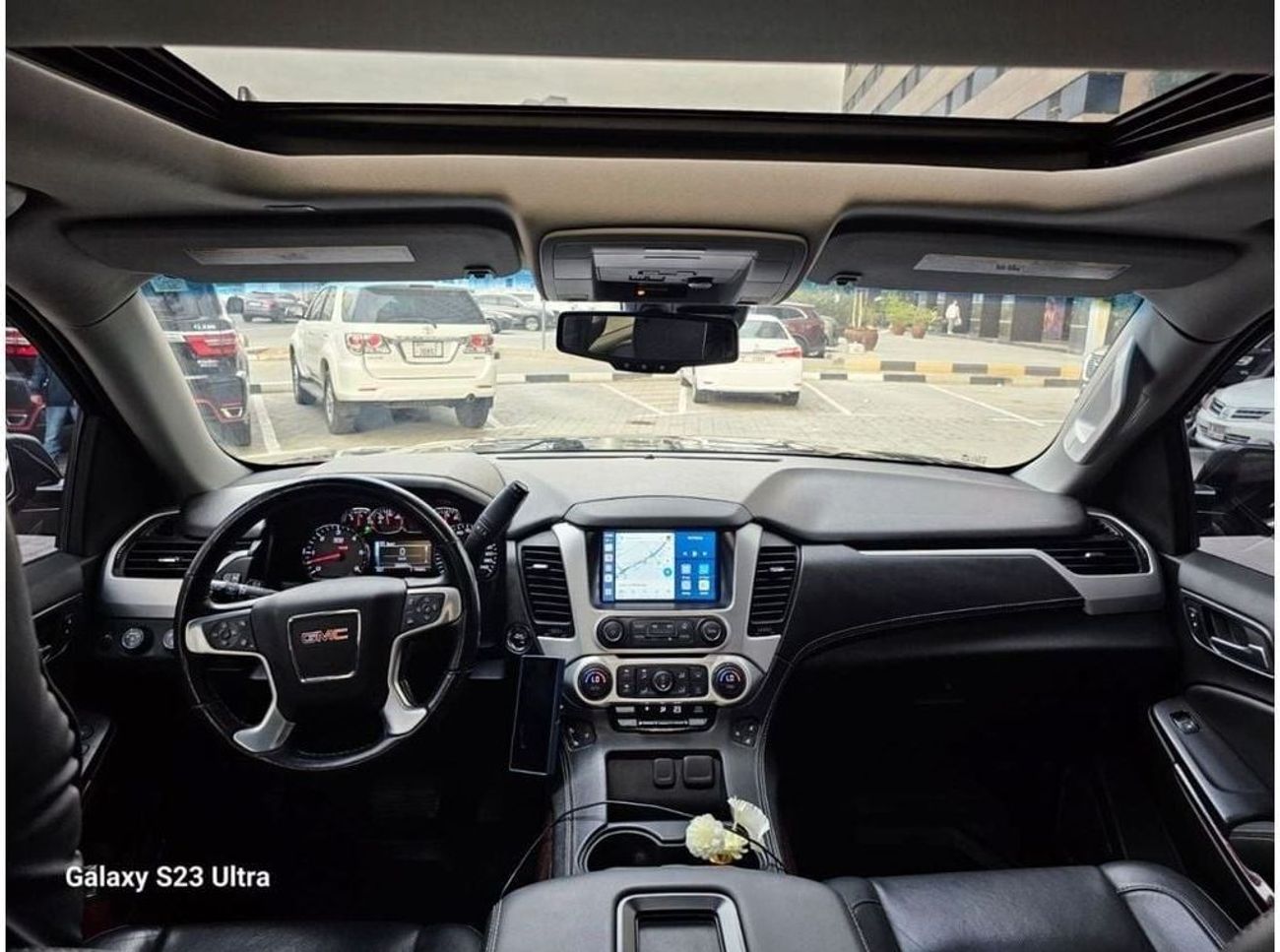 GMC Yukon XL SLT 5.3L 4WD (8 Seater)