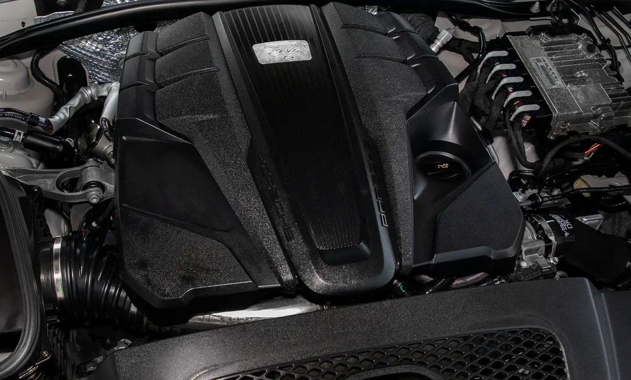 Porsche Macan GTS Service History • Huge Specification • GCC Specs